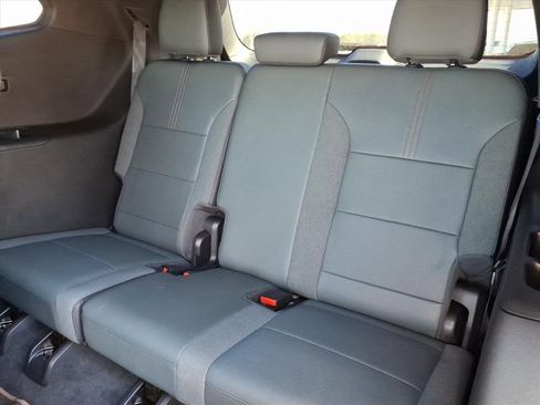 Used 2025 GMC Acadia AT4 w/ Luxury Package image 18