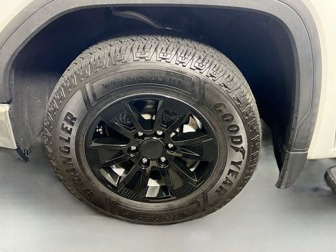 Used 2020 GMC Sierra 1500 SLE w/ SLE Value Package image 13