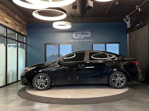 Used 2023 Kia Forte LXS w/ LXS Technology Package FWD image 6