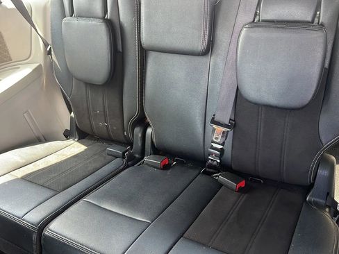 Used 2020 Dodge Grand Caravan SXT FWD image 12