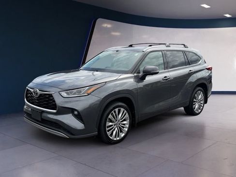 Used 2023 Toyota Highlander Platinum AWD/4WD image 1