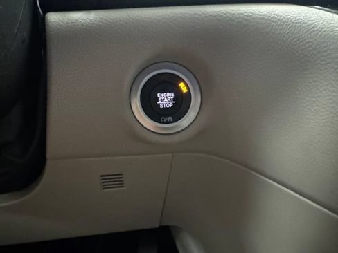 Used 2024 Chrysler Pacifica Touring-L FWD image 14