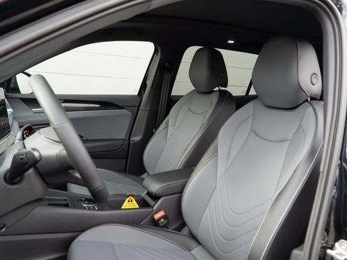 New 2026 Volkswagen Tiguan SE R-Line image 8