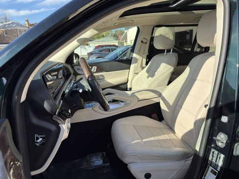 Used 2021 Mercedes-Benz GLS 450 4MATIC image 26