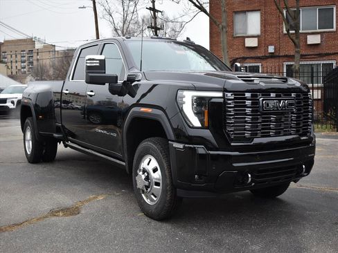 New 2026 GMC Sierra 3500 Denali Ultimate image 3