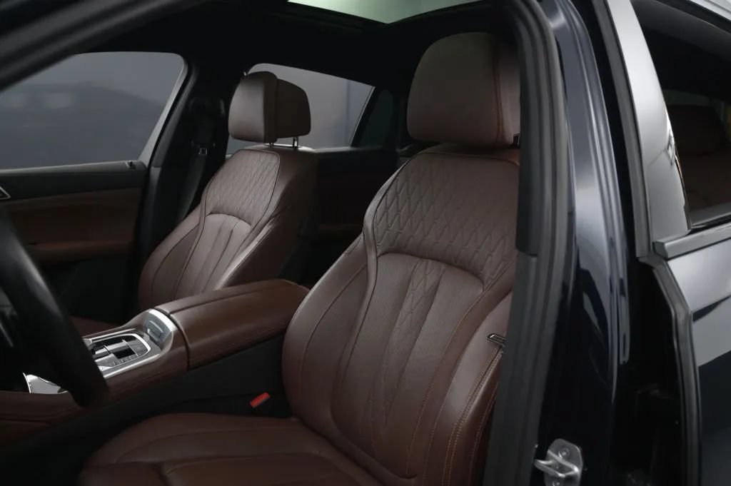 Used 2023 BMW X6 xDrive40i w/ M Sport Package AWD/4WD image 43