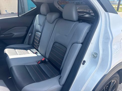 Used 2023 Nissan Kicks SR w/ SR Premium Package FWD image 11