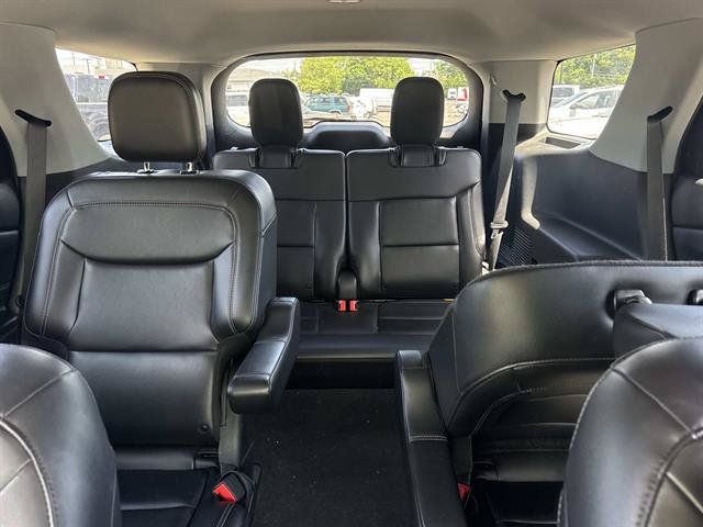 Used 2023 Ford Explorer XLT w/ Equipment Group 202A AWD/4WD image 18