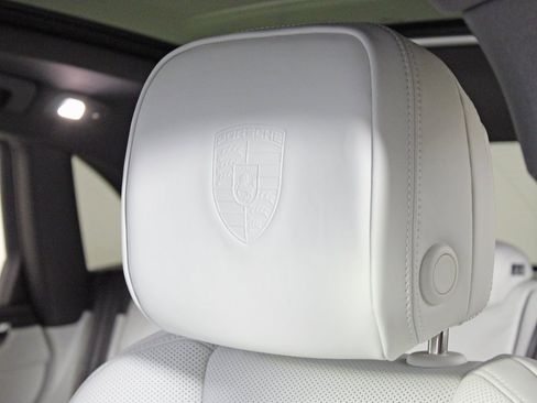 Certified 2025 Porsche Macan image 18