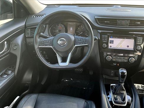 Used 2017 Nissan Rogue SL w/ SL Premium Package image 18