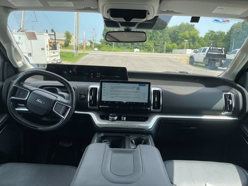 Used 2025 Ford Expedition Platinum AWD/4WD image 15