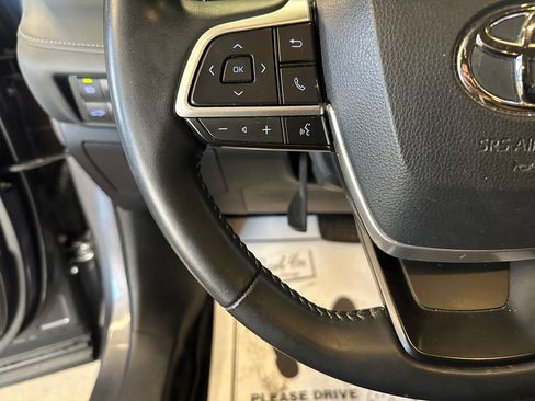 Used 2022 Toyota Highlander LE AWD/4WD image 11
