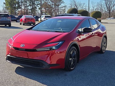 Used 2024 Toyota Prius LE image 2