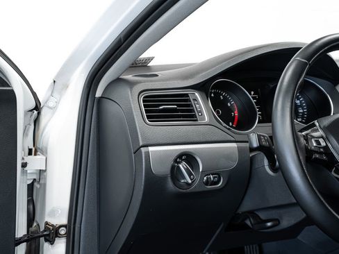 Used 2015 Volkswagen Jetta SE image 10