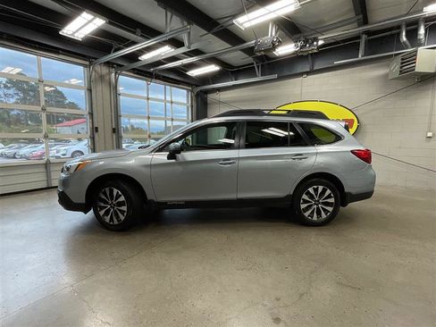 Used 2015 Subaru Outback 2.5i Limited AWD/4WD image 2