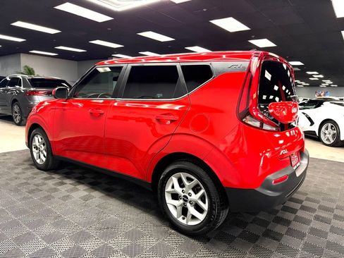 Used 2022 Kia Soul LX w/ Technology Package FWD image 9