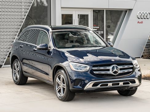 Used 2020 Mercedes-Benz GLC 300 4MATIC image 2
