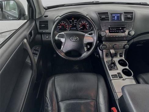 Used 2012 Toyota Highlander SE image 23