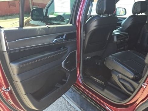 Used 2022 Jeep Wagoneer Series II AWD/4WD image 19