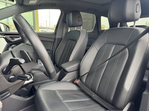 Used 2022 Audi Q4 e-tron Premium Plus w/ Premium Plus image 37