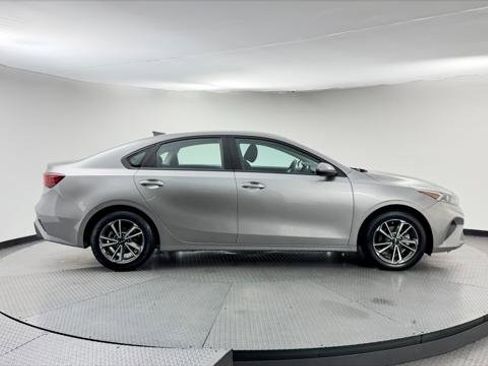 Used 2023 Kia Forte LXS FWD image 9