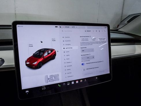 Used 2022 Tesla Model Y Long Range AWD/4WD image 27