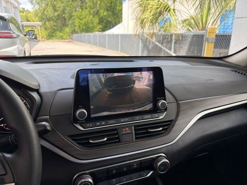 Used 2025 Nissan Altima 2.5 SV image 35