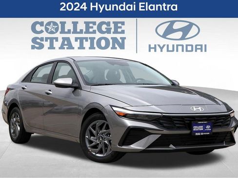 Used 2024 Hyundai Elantra SEL image 1
