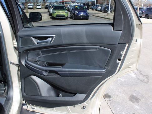 Used 2018 Ford Edge Titanium image 25