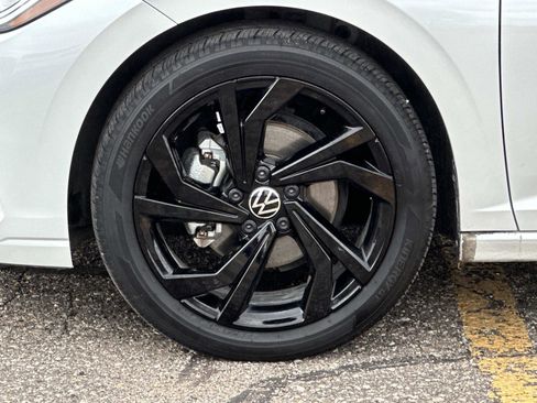 Used 2025 Volkswagen Jetta SE image 9