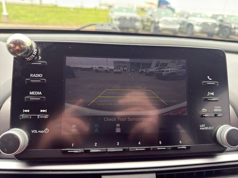 Used 2018 Honda Accord LX image 19