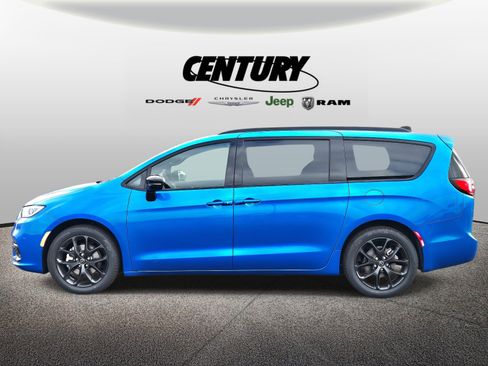 New 2026 Chrysler Pacifica Select w/ S Appearance Package image 6