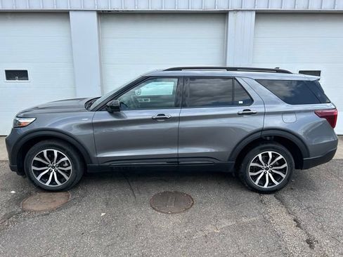 Used 2023 Ford Explorer ST-Line w/ Class IV Trailer Tow Package AWD/4WD image 3