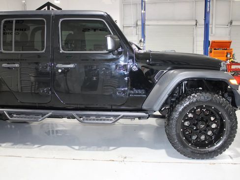Used 2020 Jeep Gladiator Sport w/ Quick Order Package 24S AWD/4WD image 8