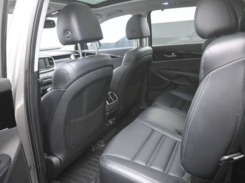 Used 2019 Kia Sorento SX FWD image 2