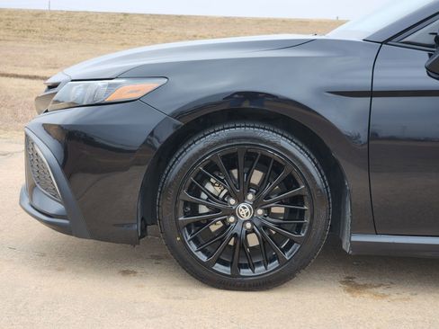 Used 2022 Toyota Camry SE image 13