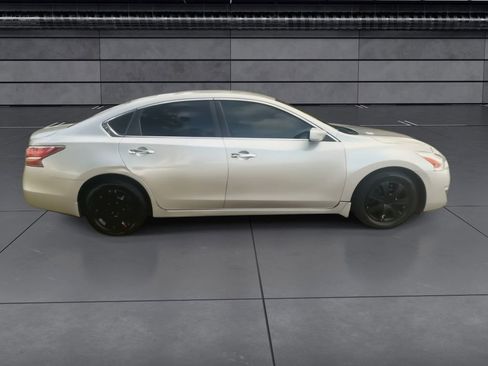 Used 2014 Nissan Altima 2.5 S image 9