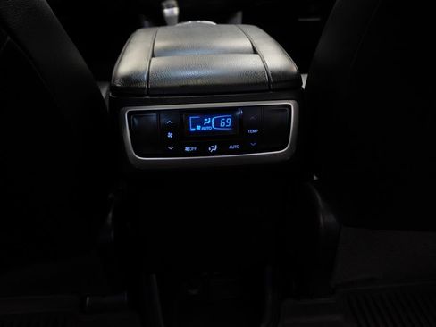 Used 2018 Toyota Highlander Limited AWD/4WD image 30