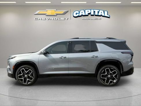 Used 2026 Chevrolet Traverse High Country FWD image 2