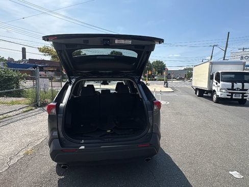 Used 2022 Toyota RAV4 XLE w/ Convenience Package AWD/4WD image 32