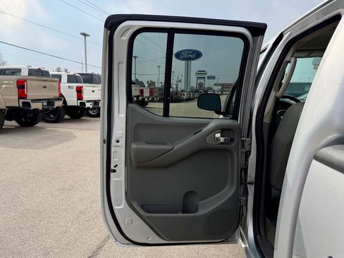 Used 2016 Nissan Frontier SV AWD/4WD image 15
