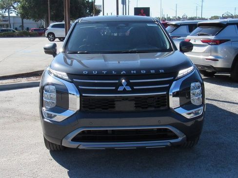 New 2025 Mitsubishi Outlander SE image 6
