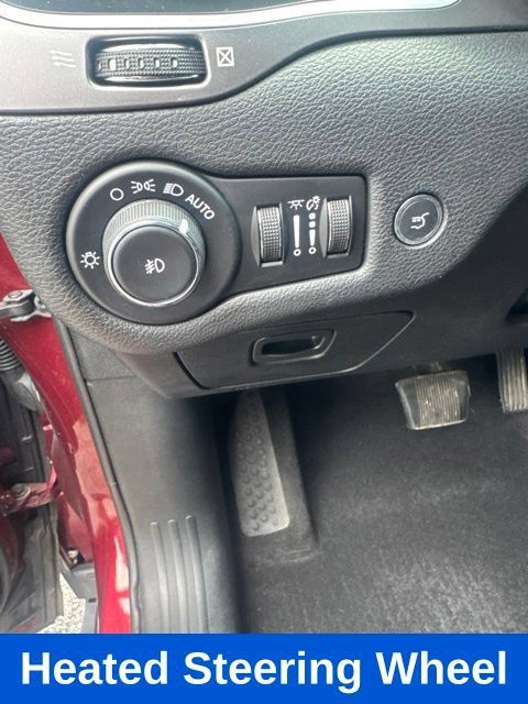 Used 2019 Jeep Cherokee Latitude Plus w/ Comfort/Convenience Group AWD/4WD image 16