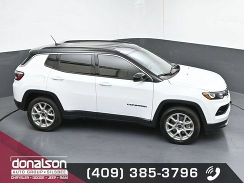 Used 2025 Jeep Compass Limited AWD/4WD image 17