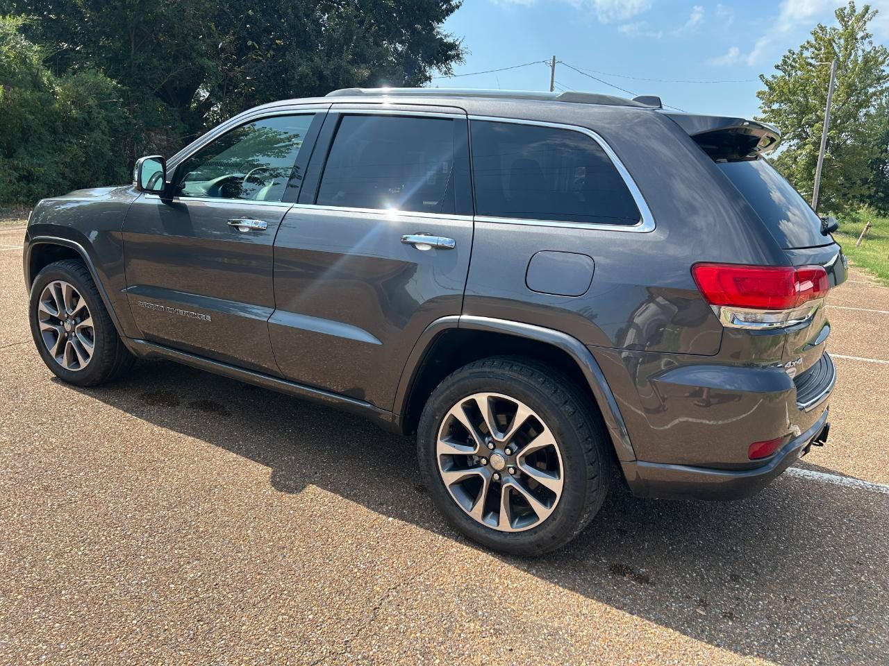 Used 2018 Jeep Grand Cherokee Overland AWD/4WD image 3