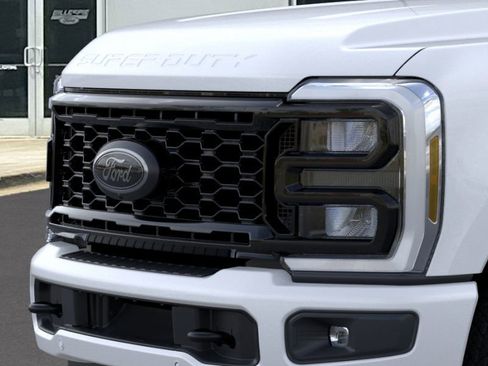 New 2026 Ford F250 Lariat w/ Black Appearance Package image 17