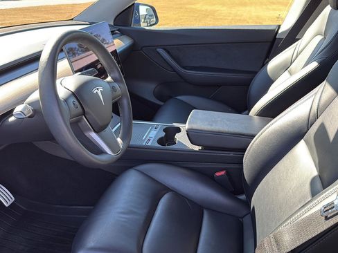 Used 2022 Tesla Model Y Performance image 13