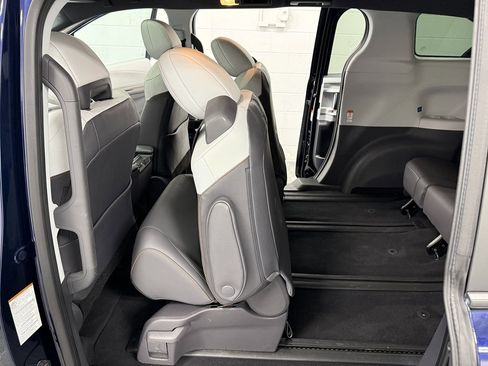 Used 2021 Toyota Sienna XSE image 15