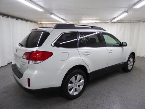Used 2010 Subaru Outback 3.6R Premium image 7
