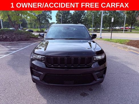Used 2023 Jeep Grand Cherokee Altitude RWD image 2